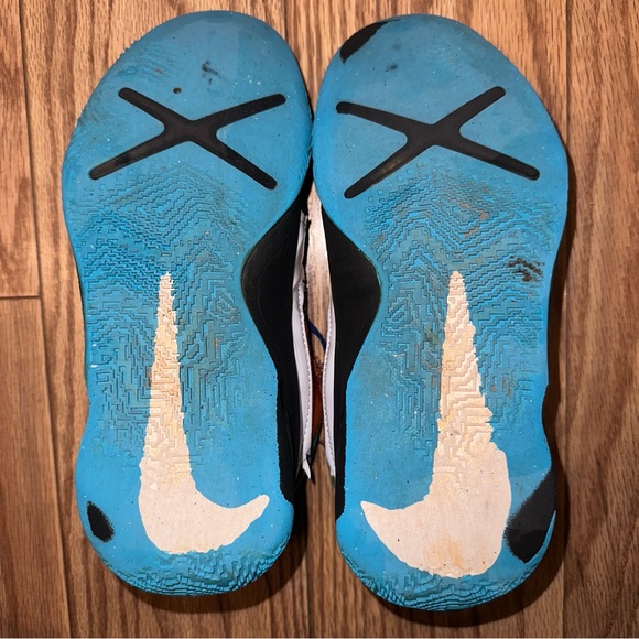 Nike Space Jam Sneakers - Picture 8 of 11